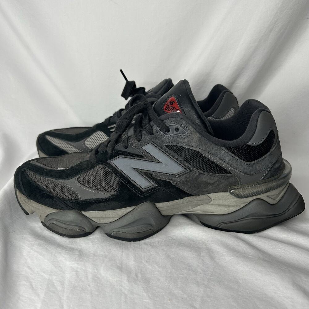 New Balance 9060 Men's Sz 10 Low Top Lace-Up Sneakers Black/Gray Rubber Outsole